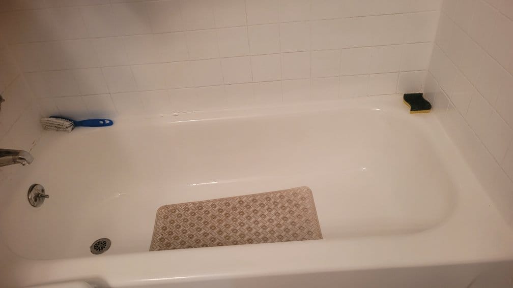 Bathtub after cleaning